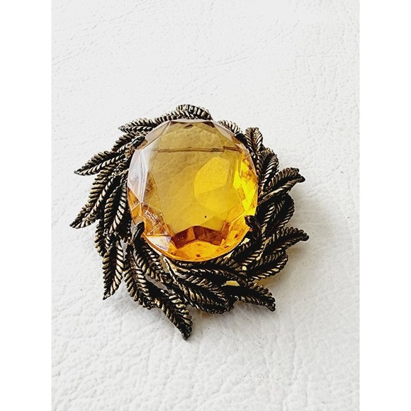 Vinge Ornate Leaves Gold Tone Amber Glass Large Brooch